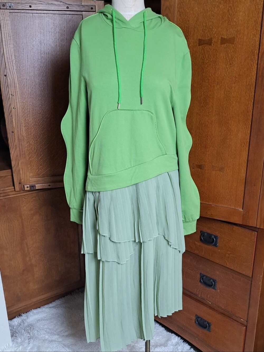 Kelly Obi New York NWT Green Hooded Pleated Chiffon Layered Dress M - Picture 2 of 12